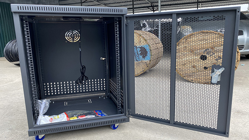 tủ rack 15u d600